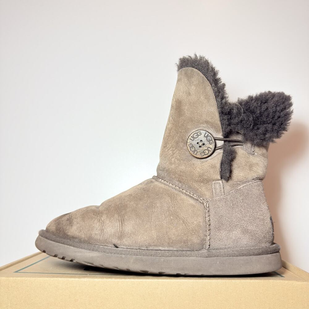 UGG Bailey Button Grey Suede Women's Boots Size 7 Winter Shearling Ankle Boot